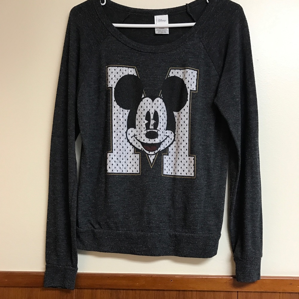 Long sleeved sweater.
